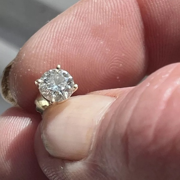 .62k 5.5mm color G natural diamond excellent cut with paperwork - Picture 5 of 7